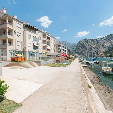 Modern New Flat Next To River Cetina 奥米什 外观 照片
