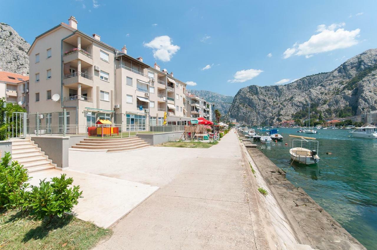 Modern New Flat Next To River Cetina 奥米什 外观 照片