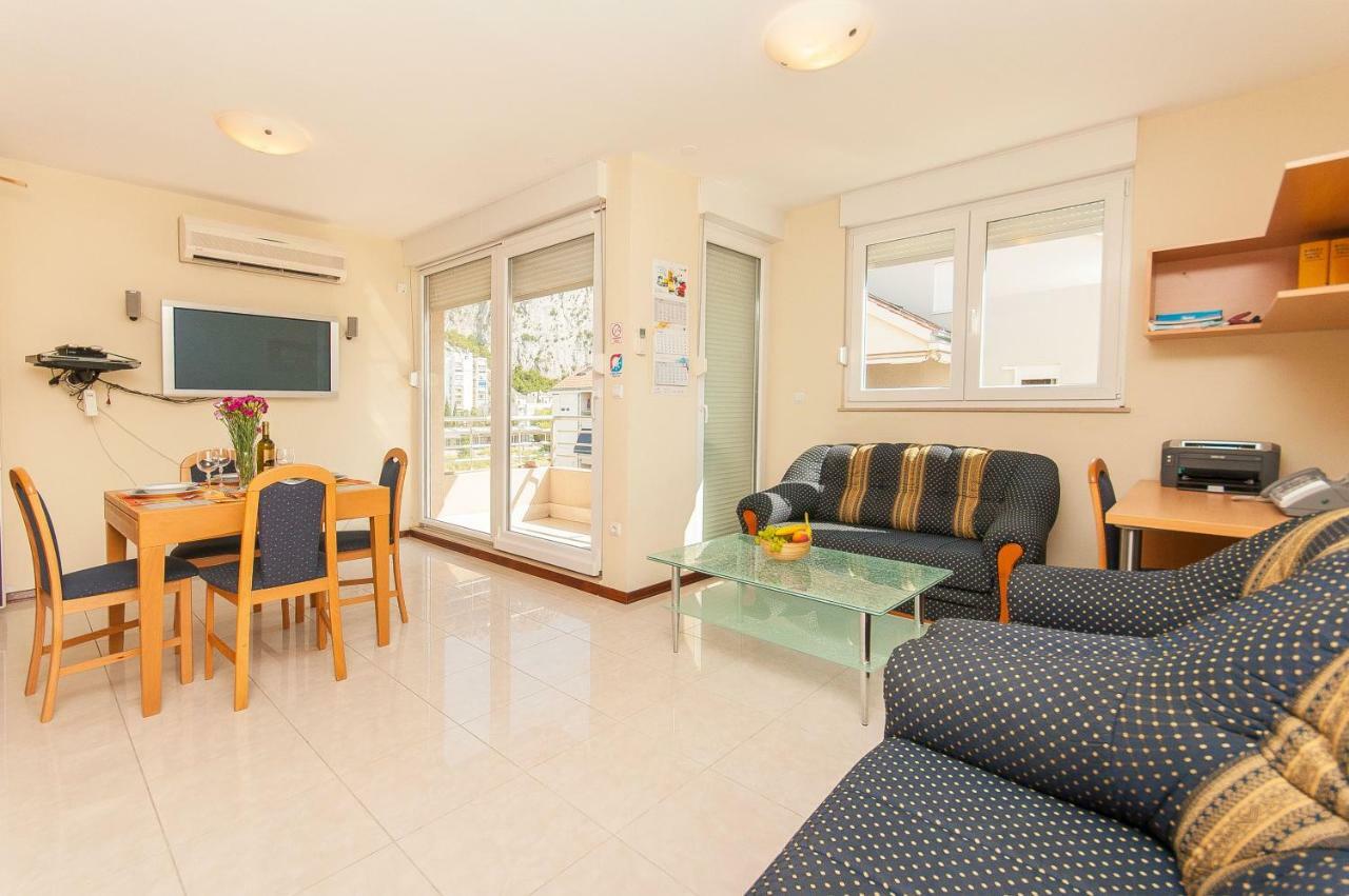 Modern New Flat Next To River Cetina 奥米什 外观 照片